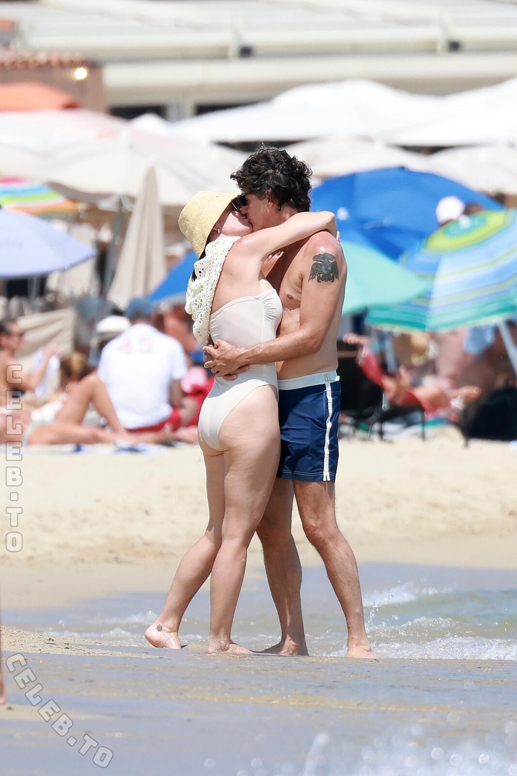 Katy Perry Nude Nip Slip Outtakes And MILF Ass Bikini Pics