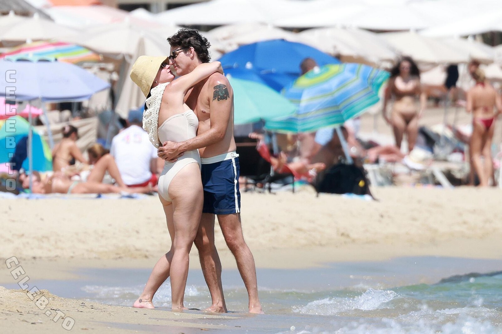 Katy Perry Nude Nip Slip Outtakes And MILF Ass Bikini Pics