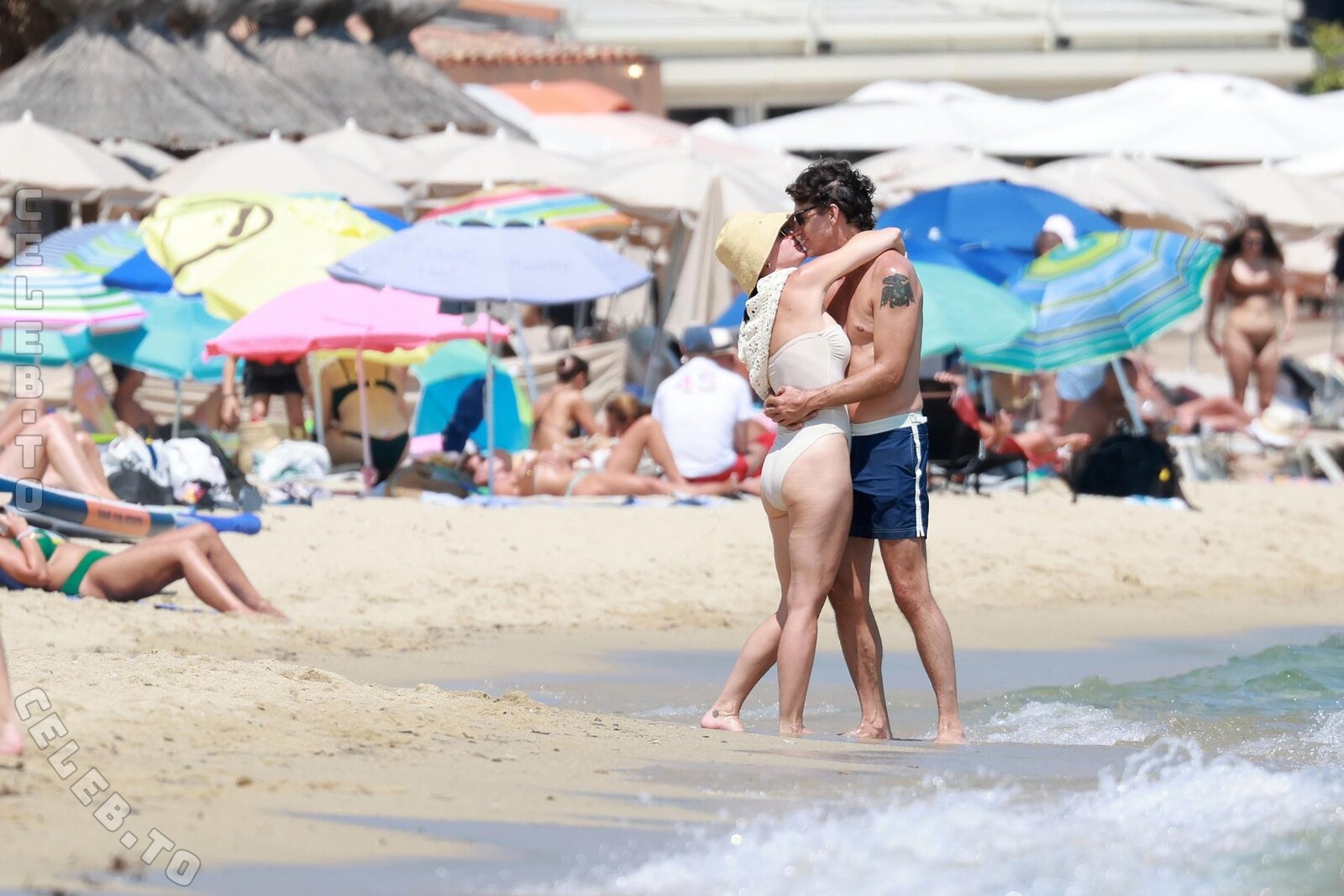 Katy Perry Nude Nip Slip Outtakes And MILF Ass Bikini Pics