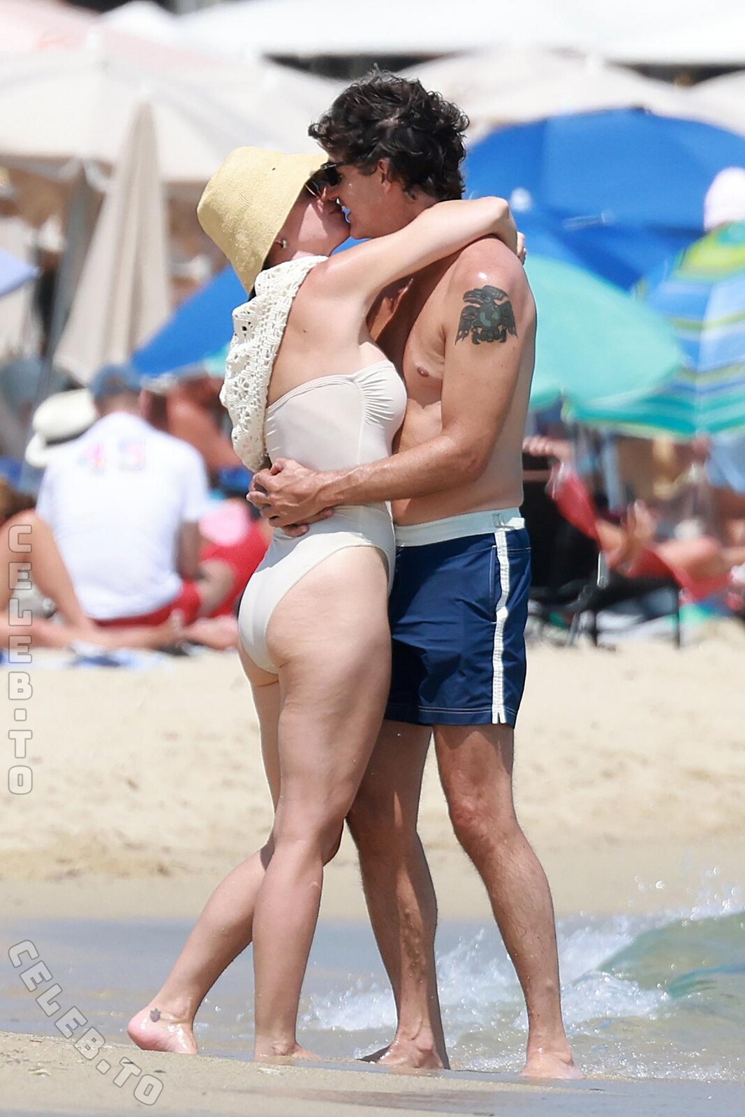 Katy Perry Nude Nip Slip Outtakes And MILF Ass Bikini Pics