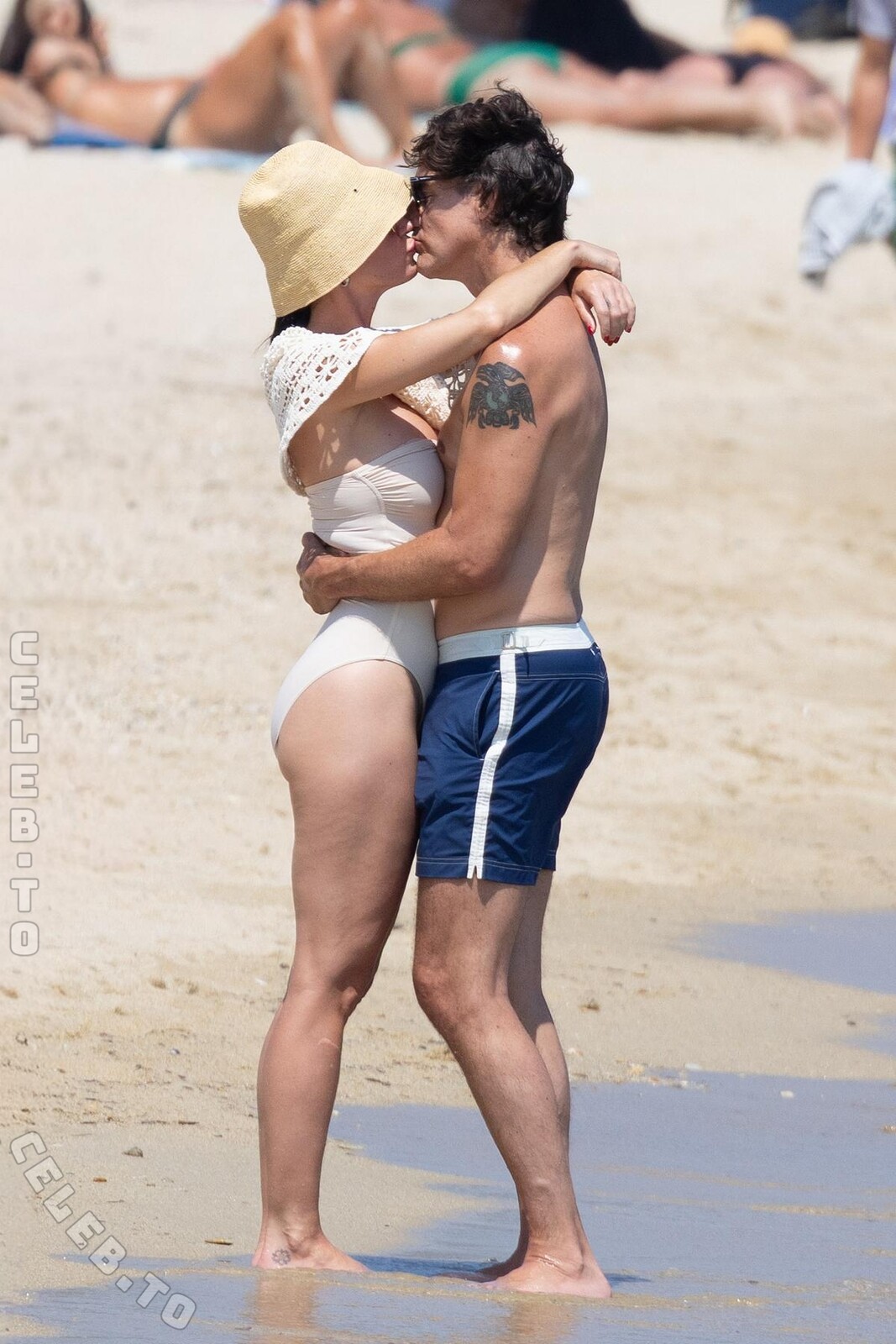 Katy Perry Nude Nip Slip Outtakes And MILF Ass Bikini Pics