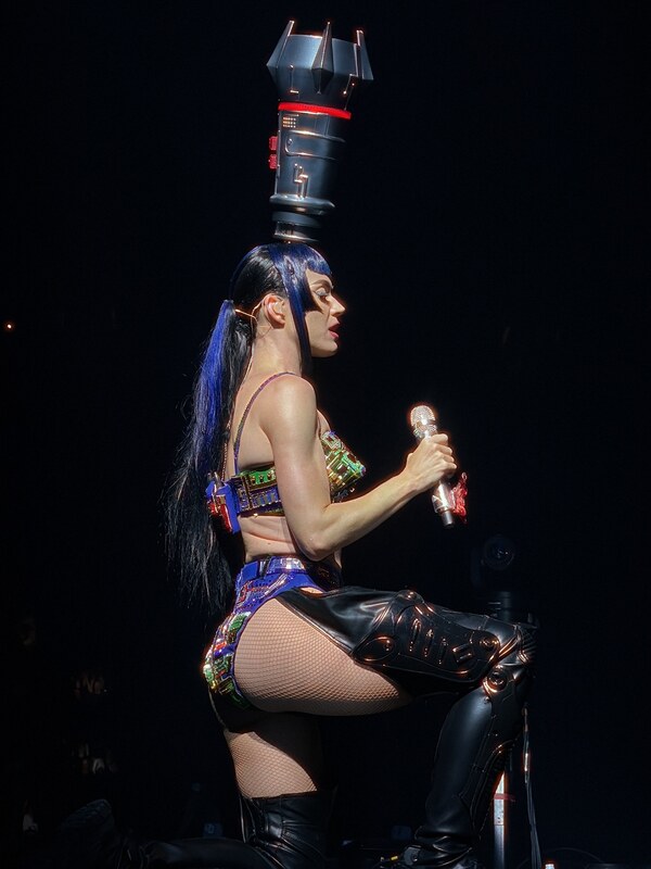 Katy Perry Nude Nip Slip Outtakes And MILF Ass Bikini Pics