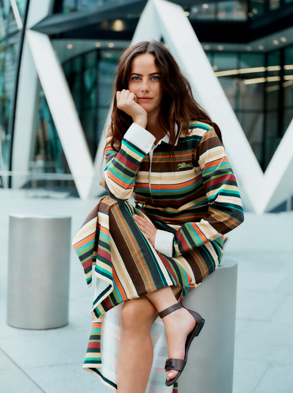 Kaya Scodelario hands