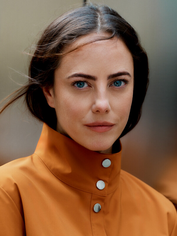 Kaya Scodelario hands