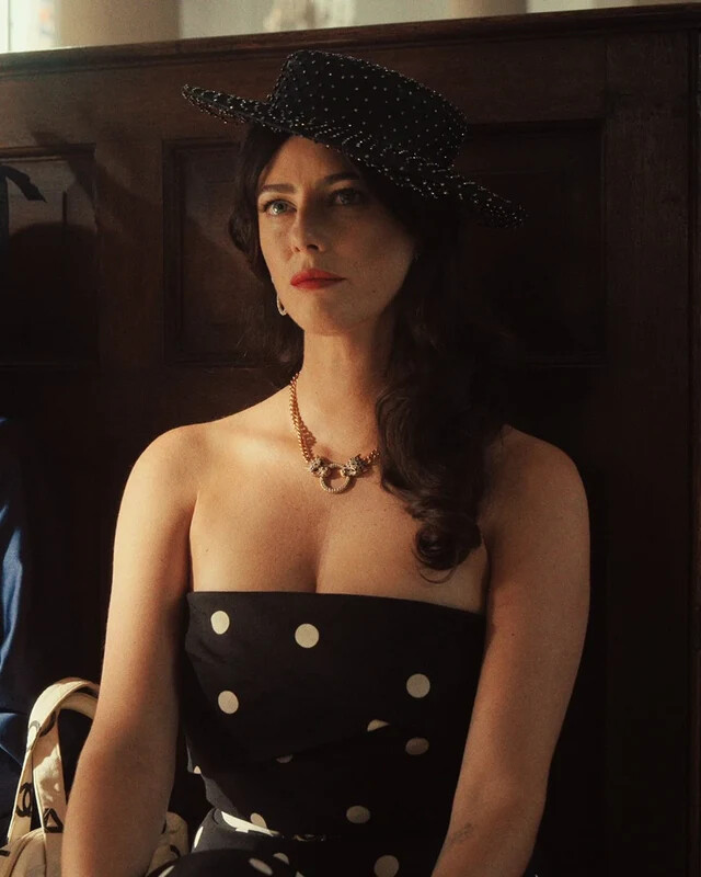 Kaya Scodelario hands