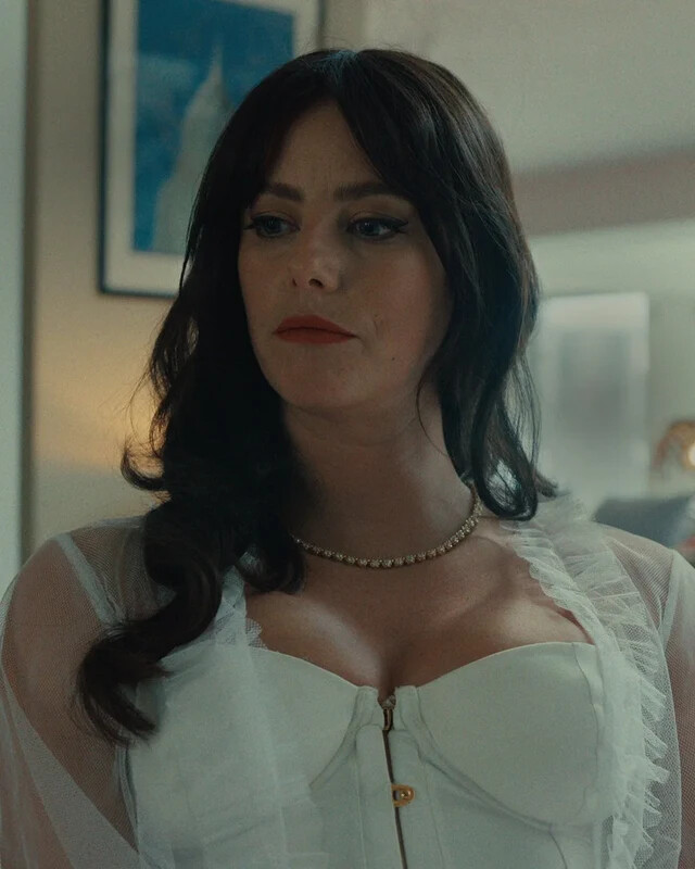 Kaya Scodelario hands