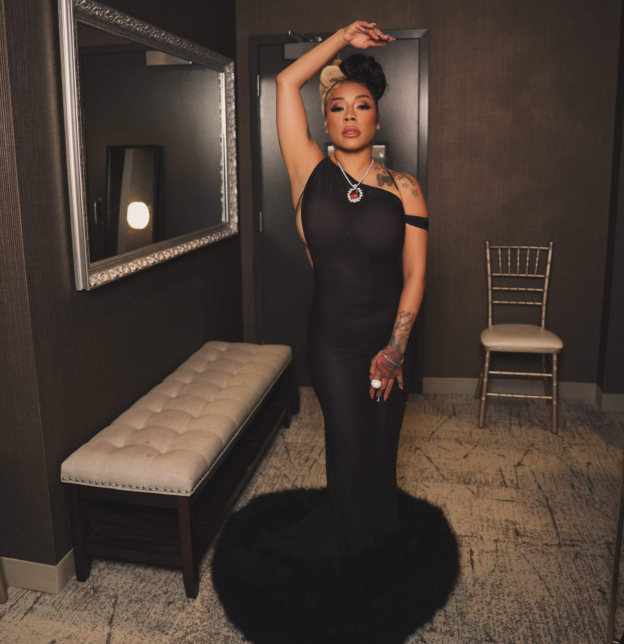 Keyshia Cole legs