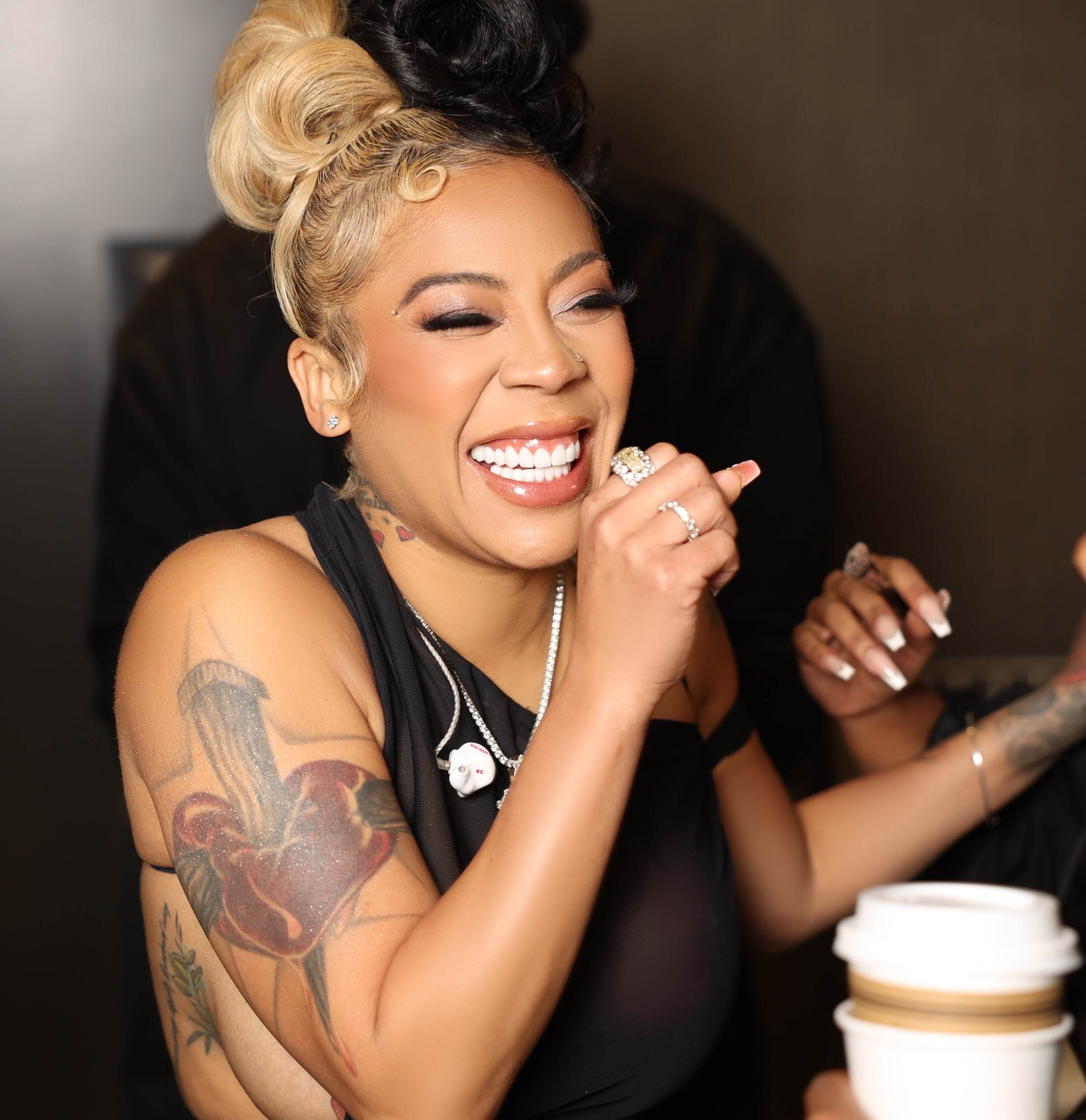 Keyshia Cole legs