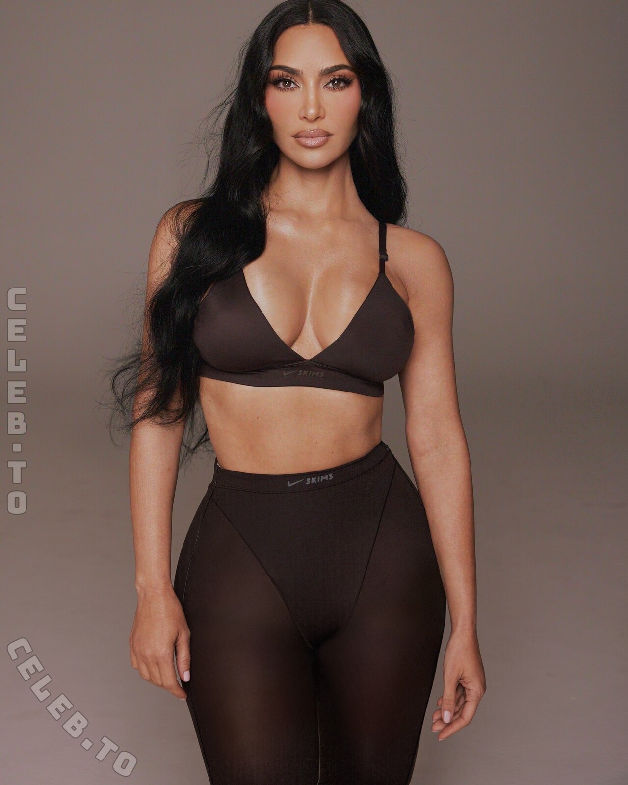 Kim Kardashian legs