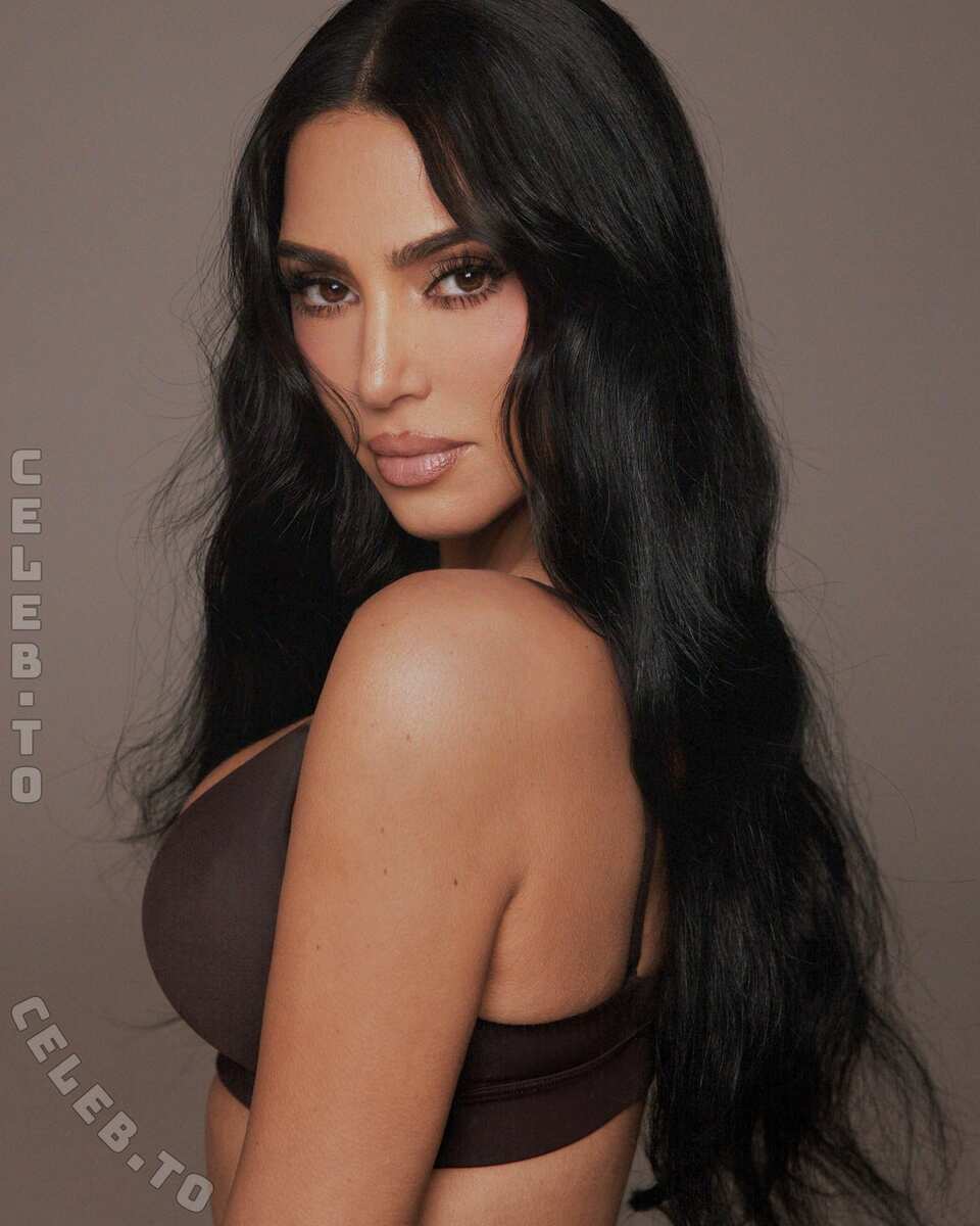 Kim Kardashian legs