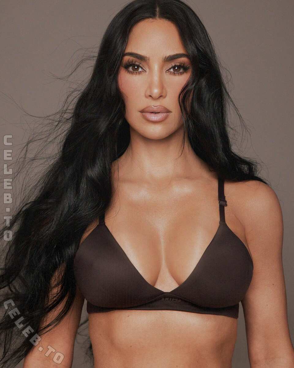 Kim Kardashian legs