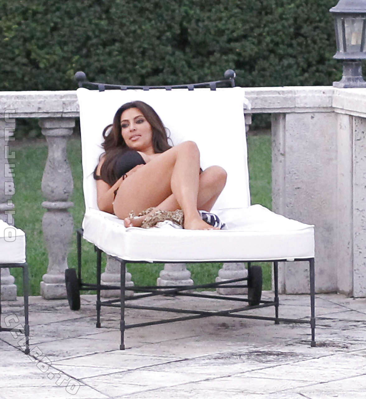 Kim Kardashian hands