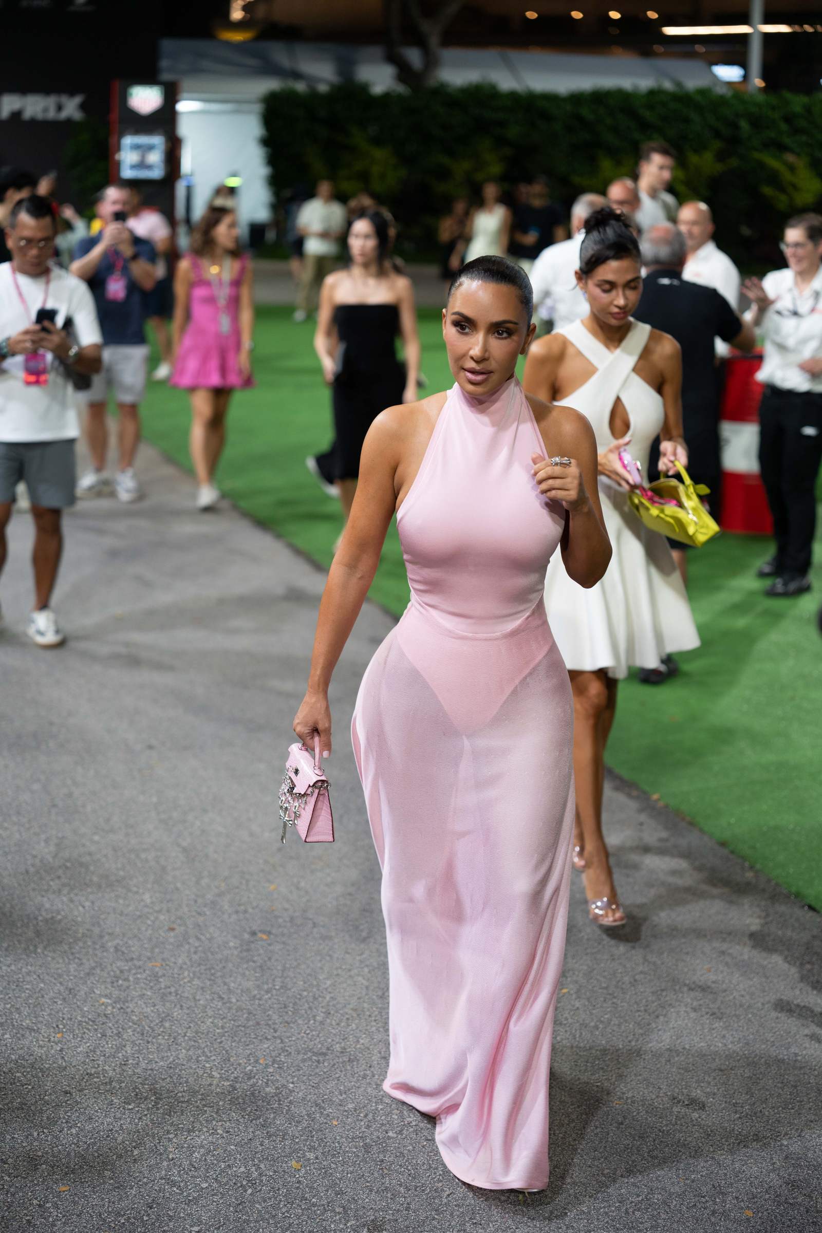 Kim Kardashian Hot (9 New Photos)