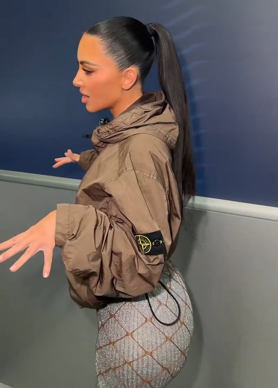 Kim Kardashian Sexy (23 Pics + Video)
