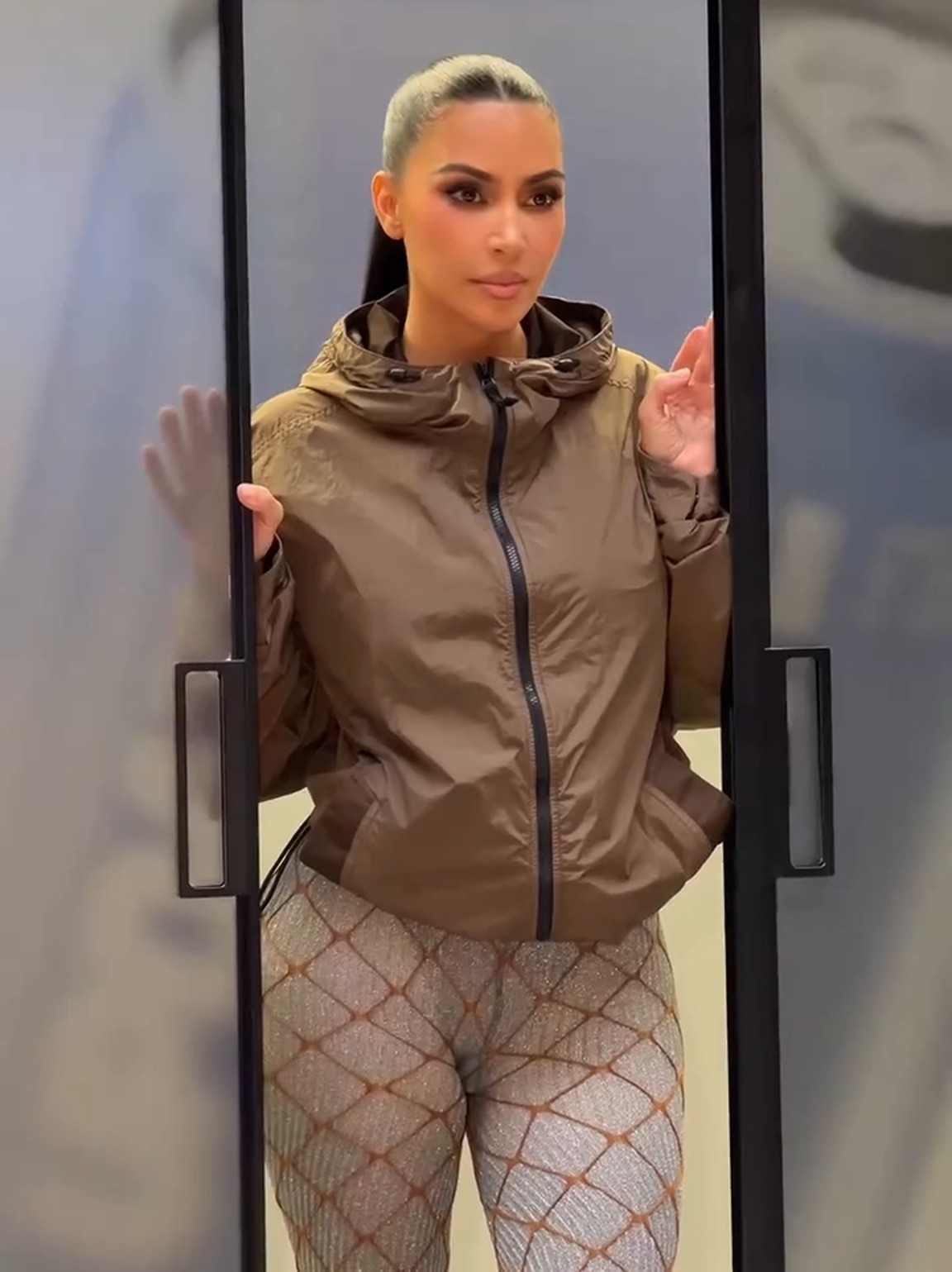 Kim Kardashian Sexy (23 Pics + Video)