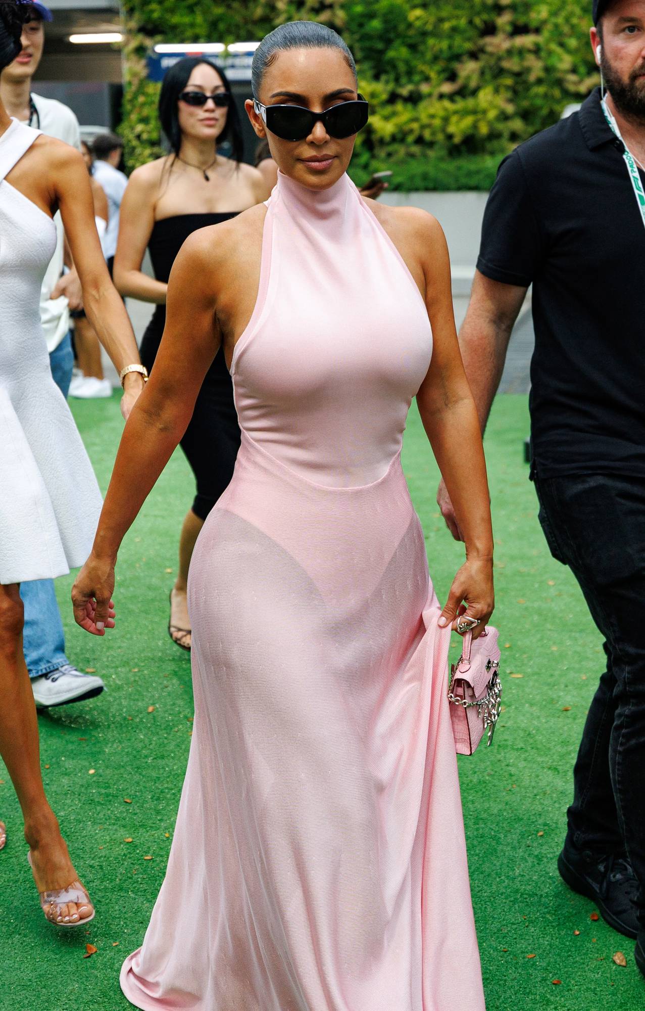 Kim Kardashian Sexy (23 Pics + Video)