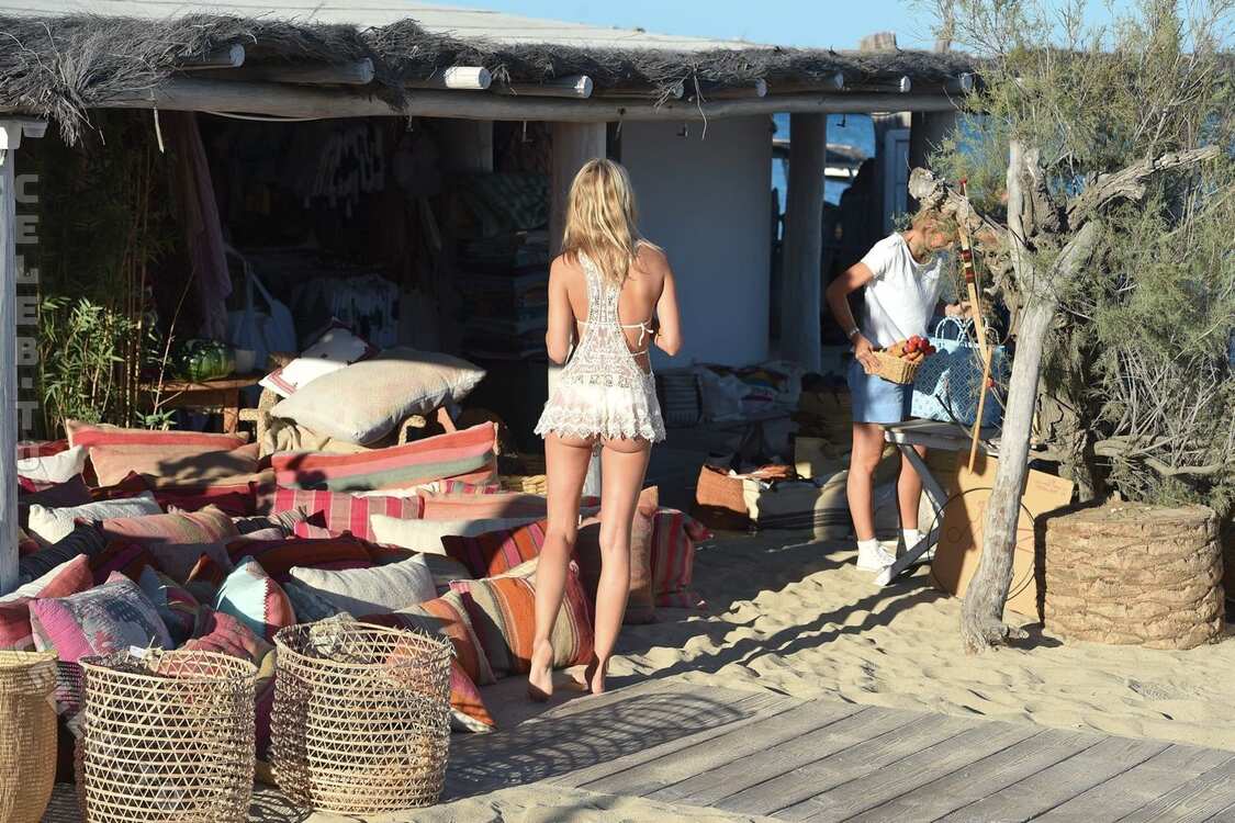 Kimberley Garner hands