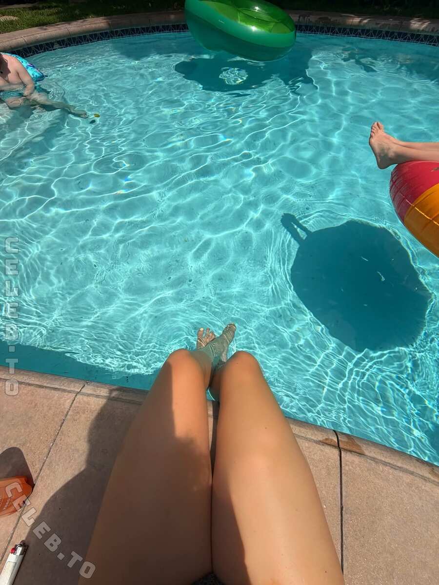 Kira Kosarin butts