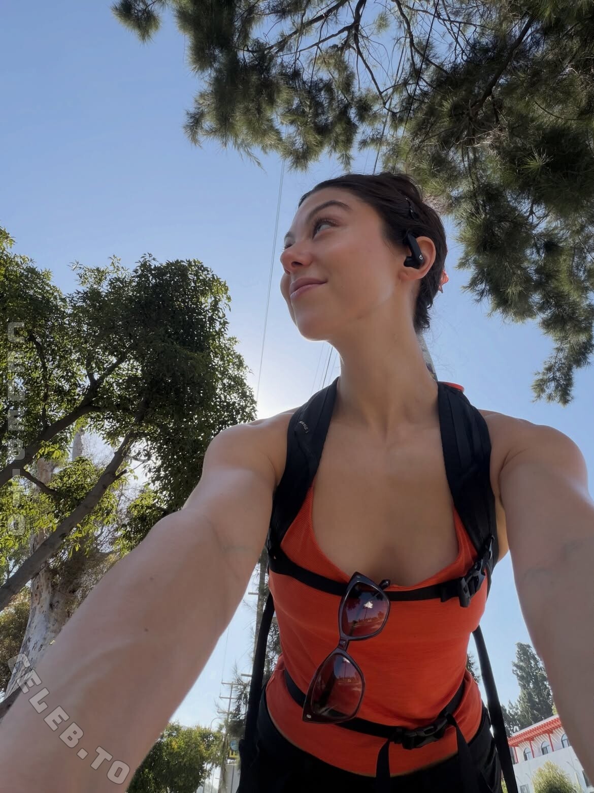 Kira Kosarin hands