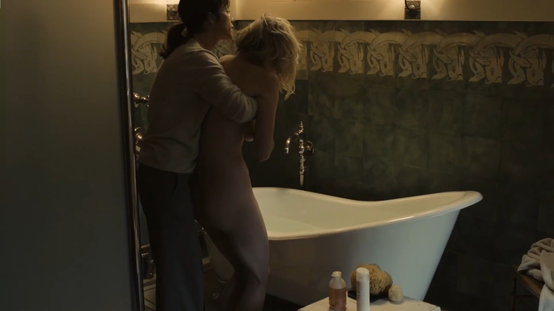 Kirsten Dunst butts