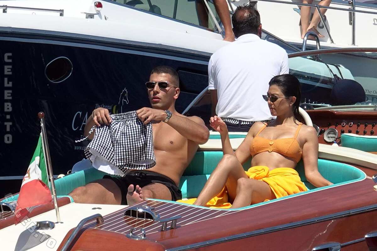 Kourtney Kardashian legs