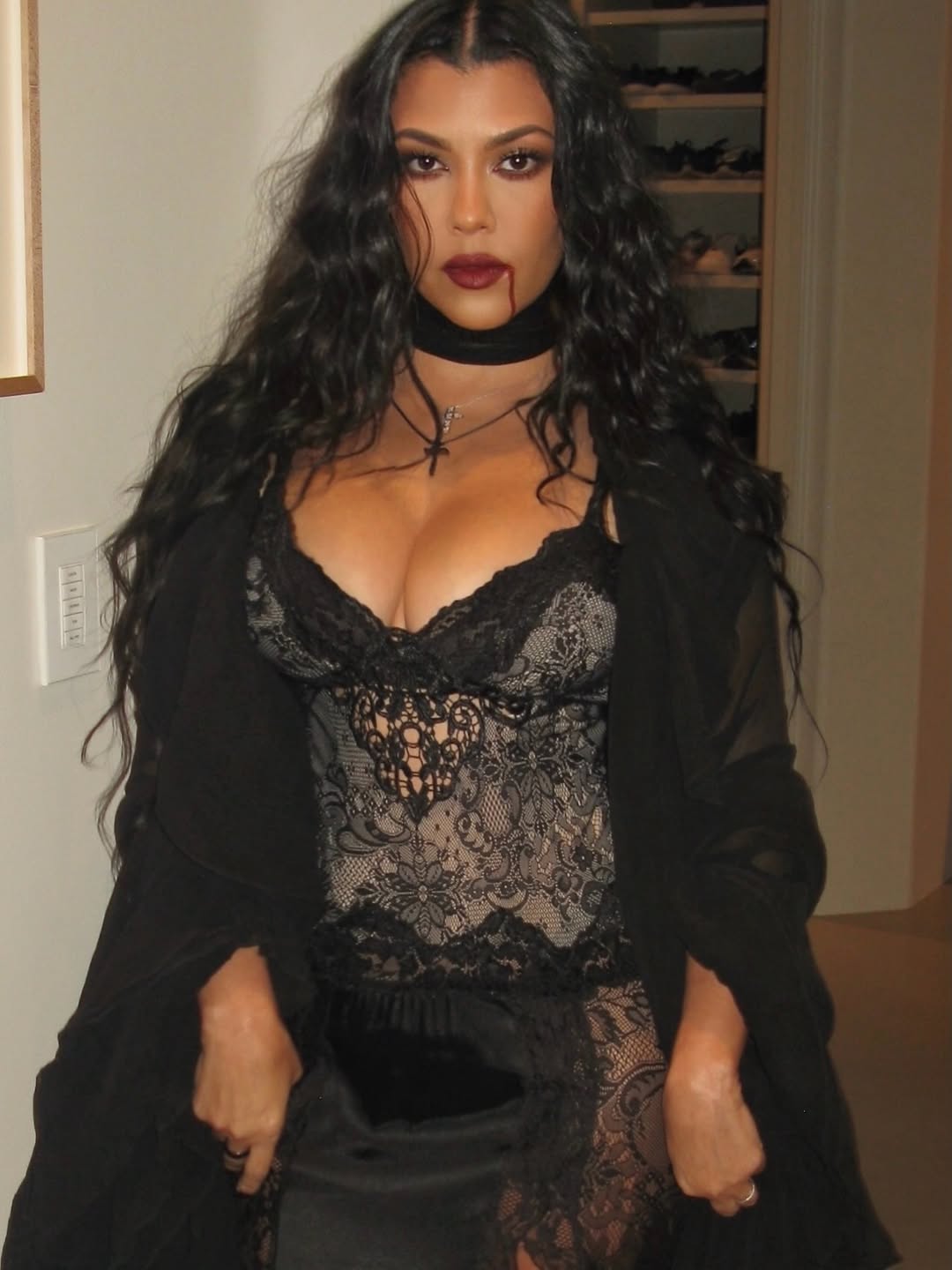 Kourtney Kardashian hands
