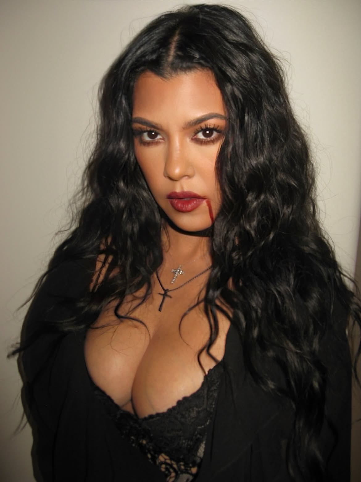 Kourtney Kardashian hands