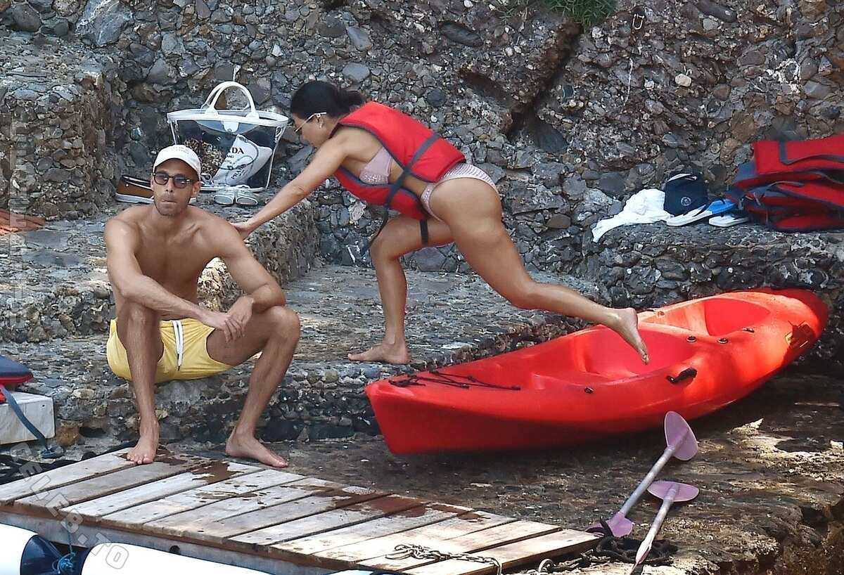Kourtney Kardashian hands