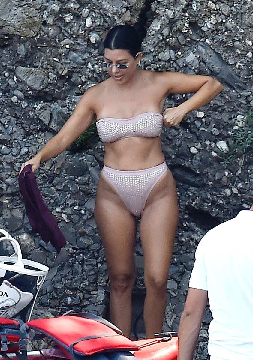 Kourtney Kardashian Nude Celebrities - Kourtneykardashian Celebrities Leaked Nudes