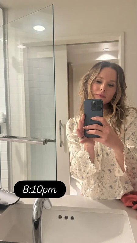 Kristen Bell legs