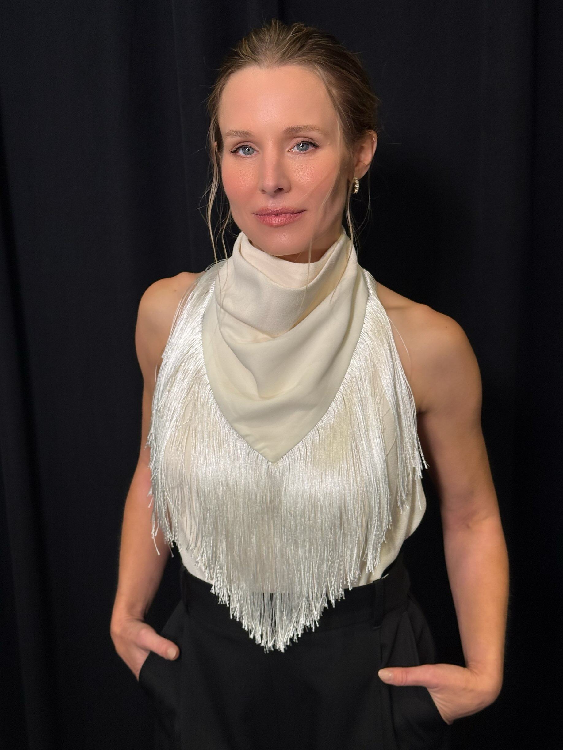 Kristen Bell hands