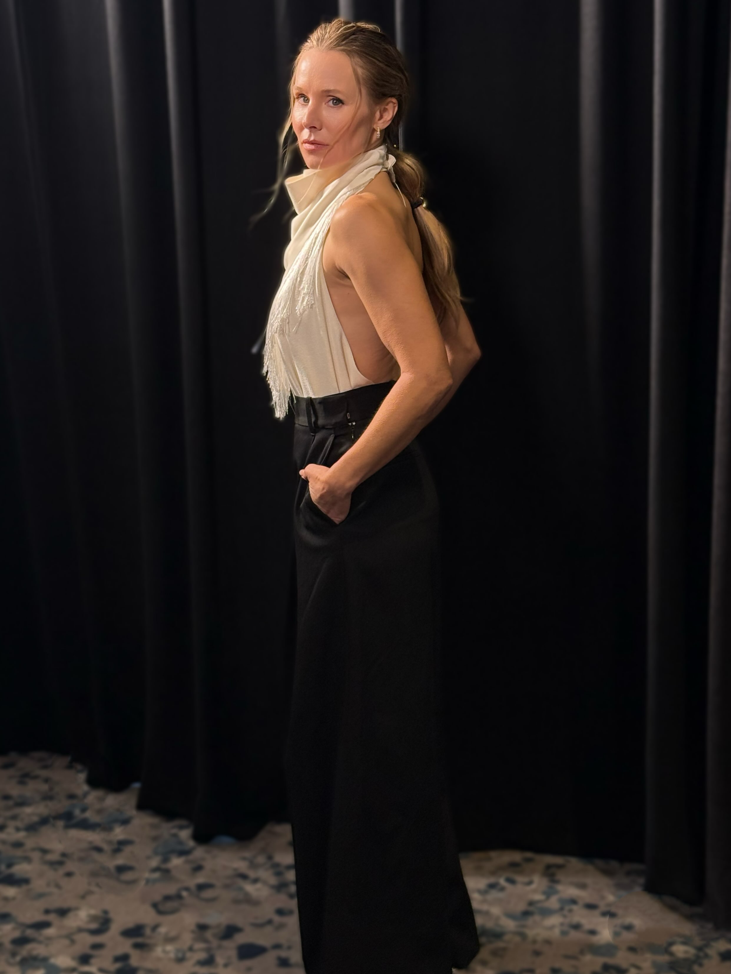 Kristen Bell hands