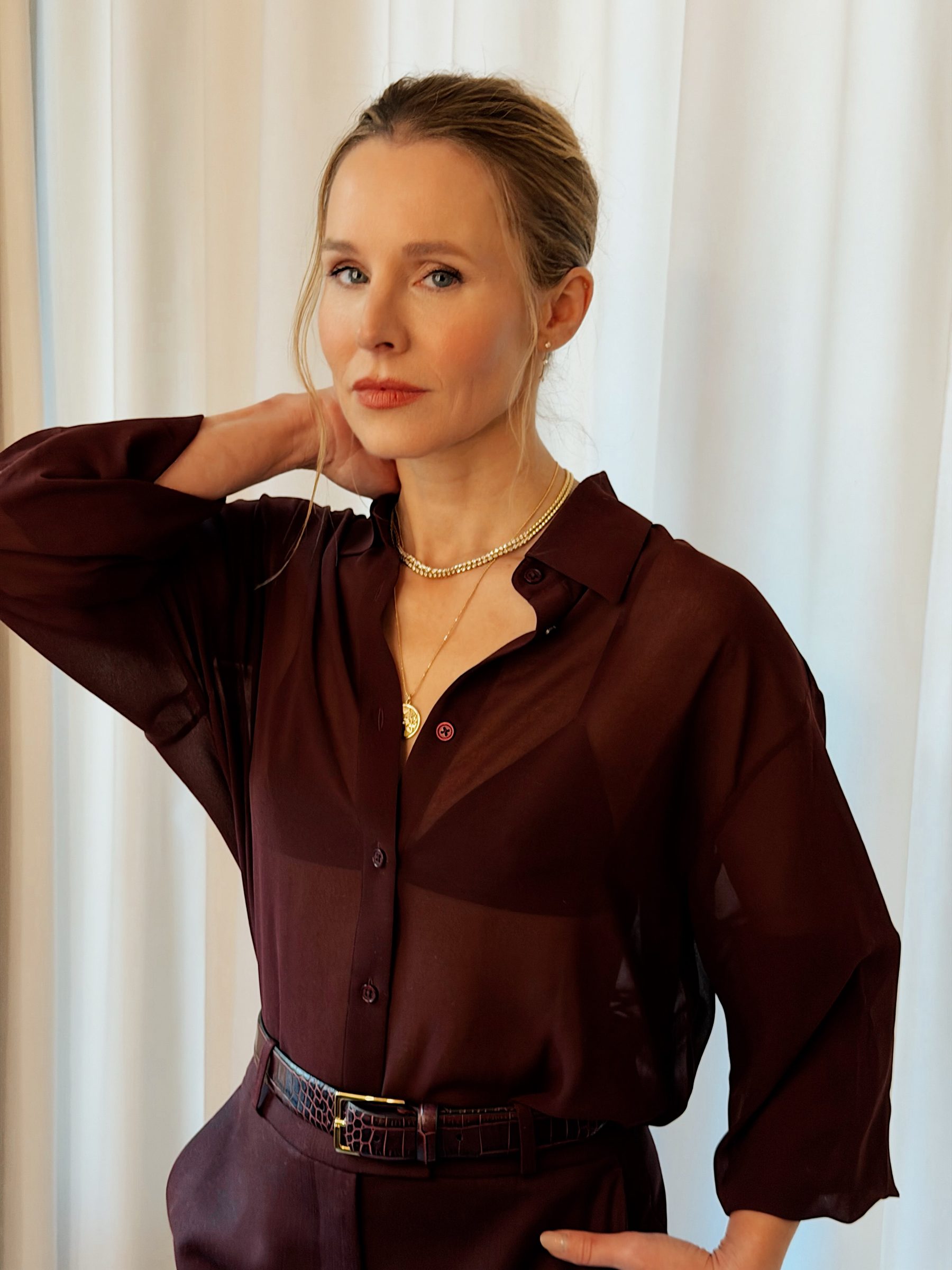 Kristen Bell hands