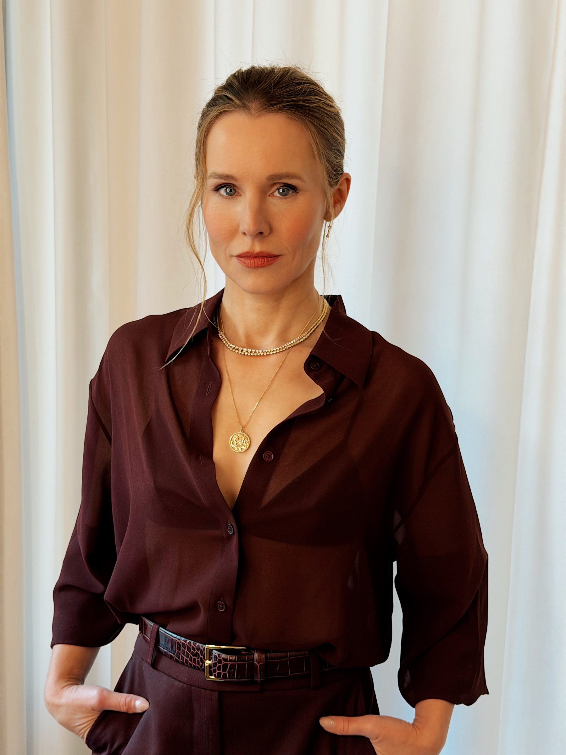 Kristen Bell hands