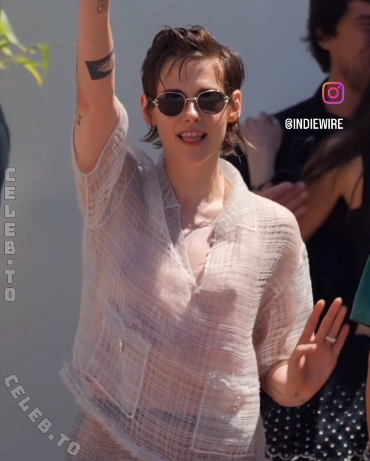 Kristen Stewart hands
