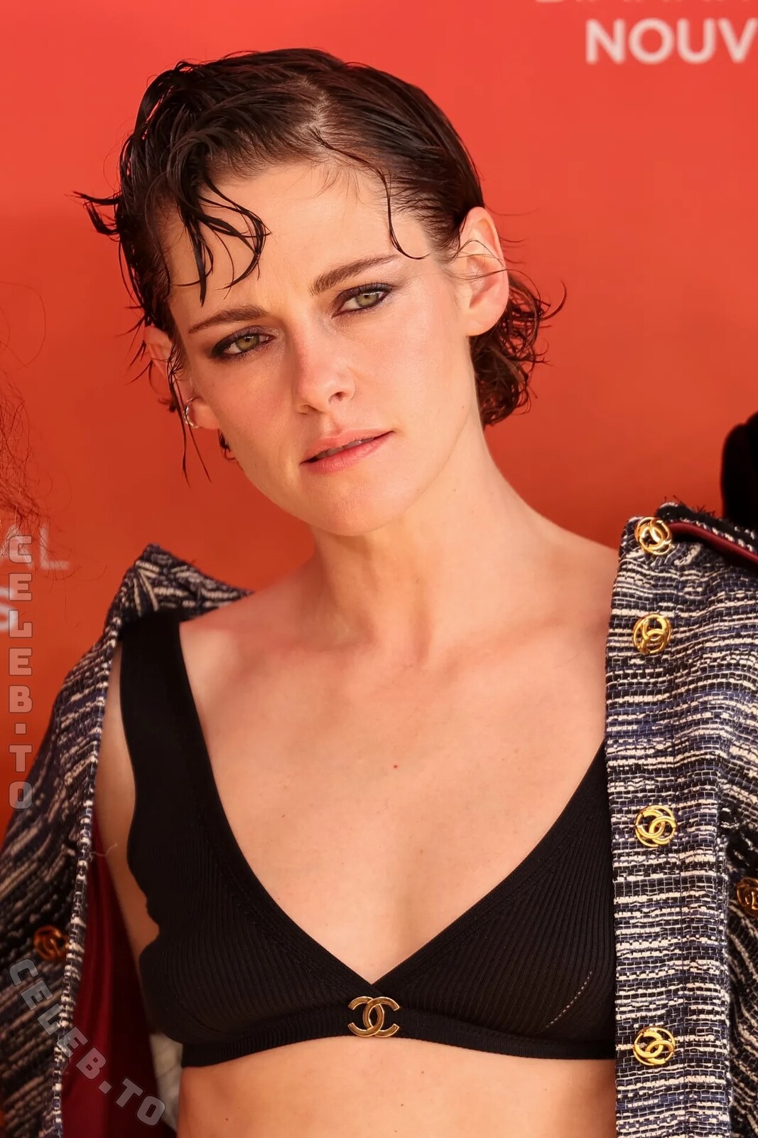 Kristen Stewart hands