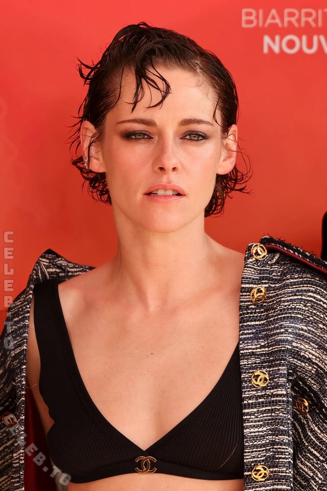 Kristen Stewart hands