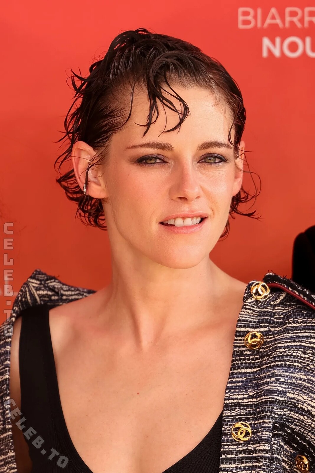 Kristen Stewart hands