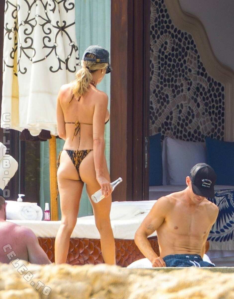Kristin Cavallari butts