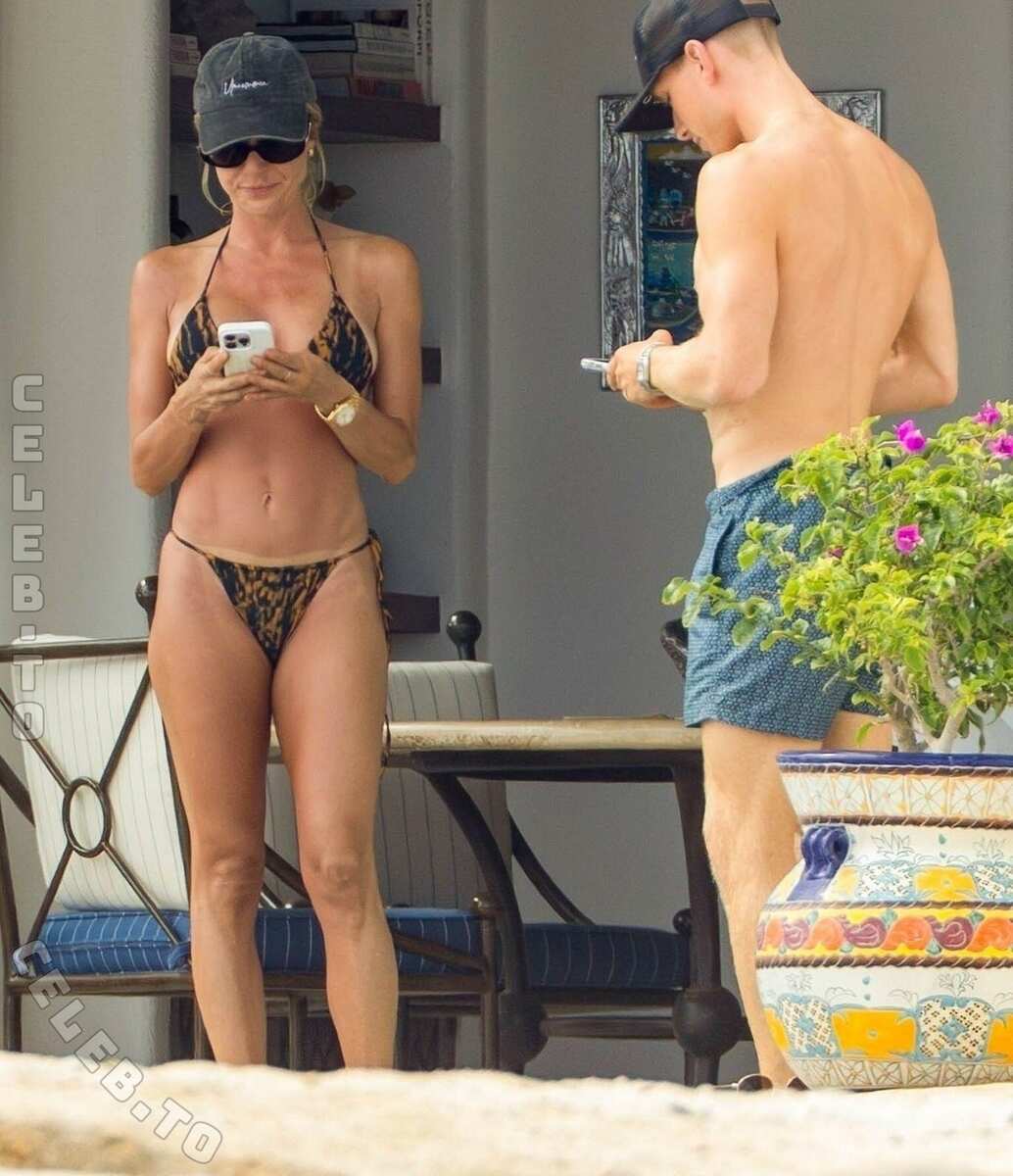 Kristin Cavallari butts