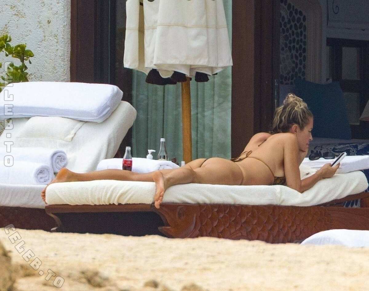 Kristin Cavallari butts