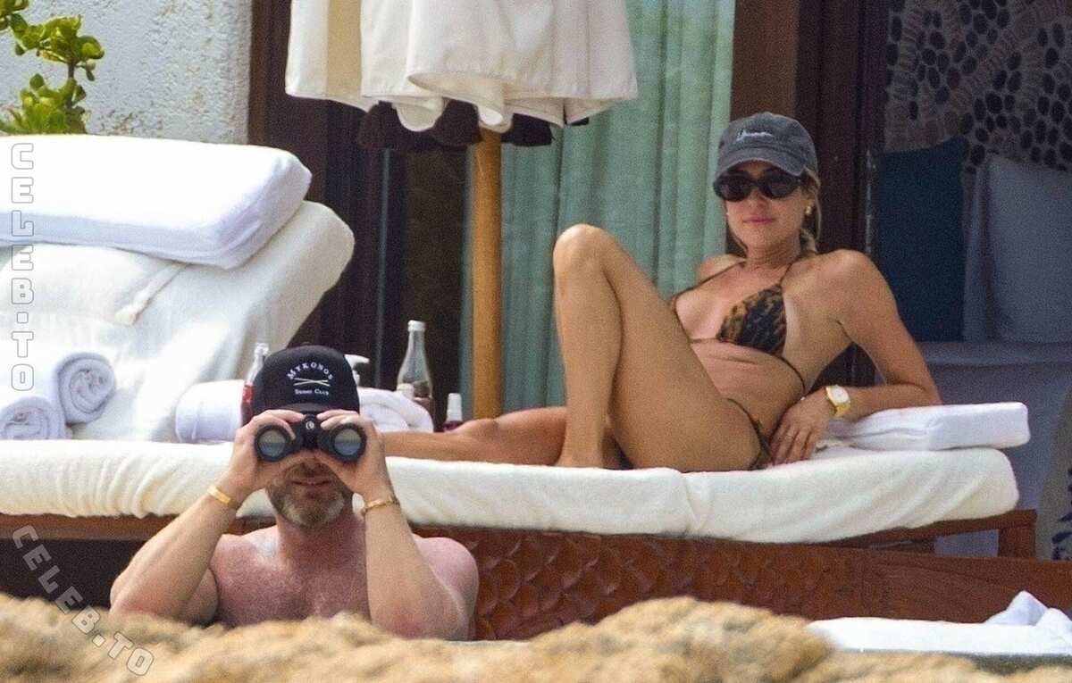 Kristin Cavallari hands