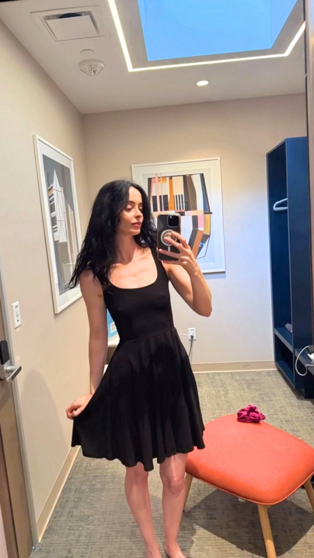 Krysten Ritter legs