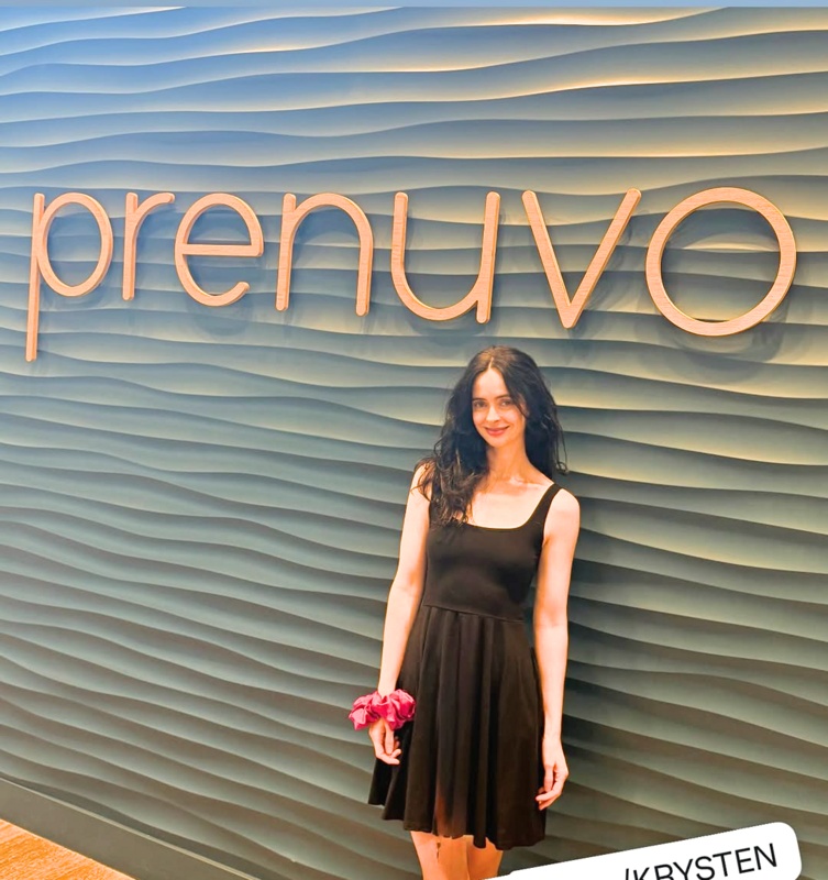 Krysten Ritter legs