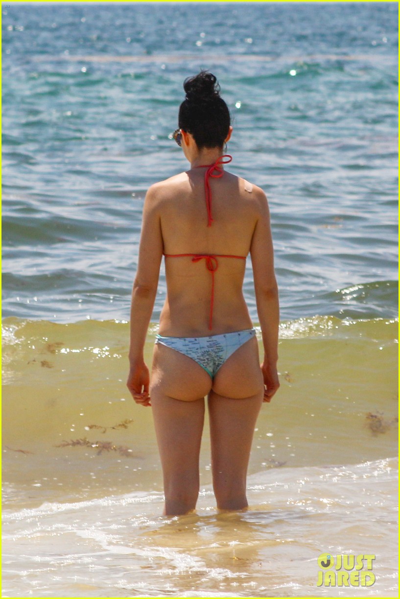 Krysten Ritter legs