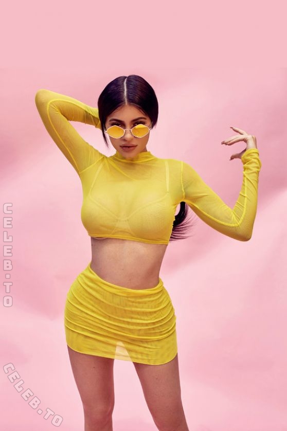 Kylie Jenner legs