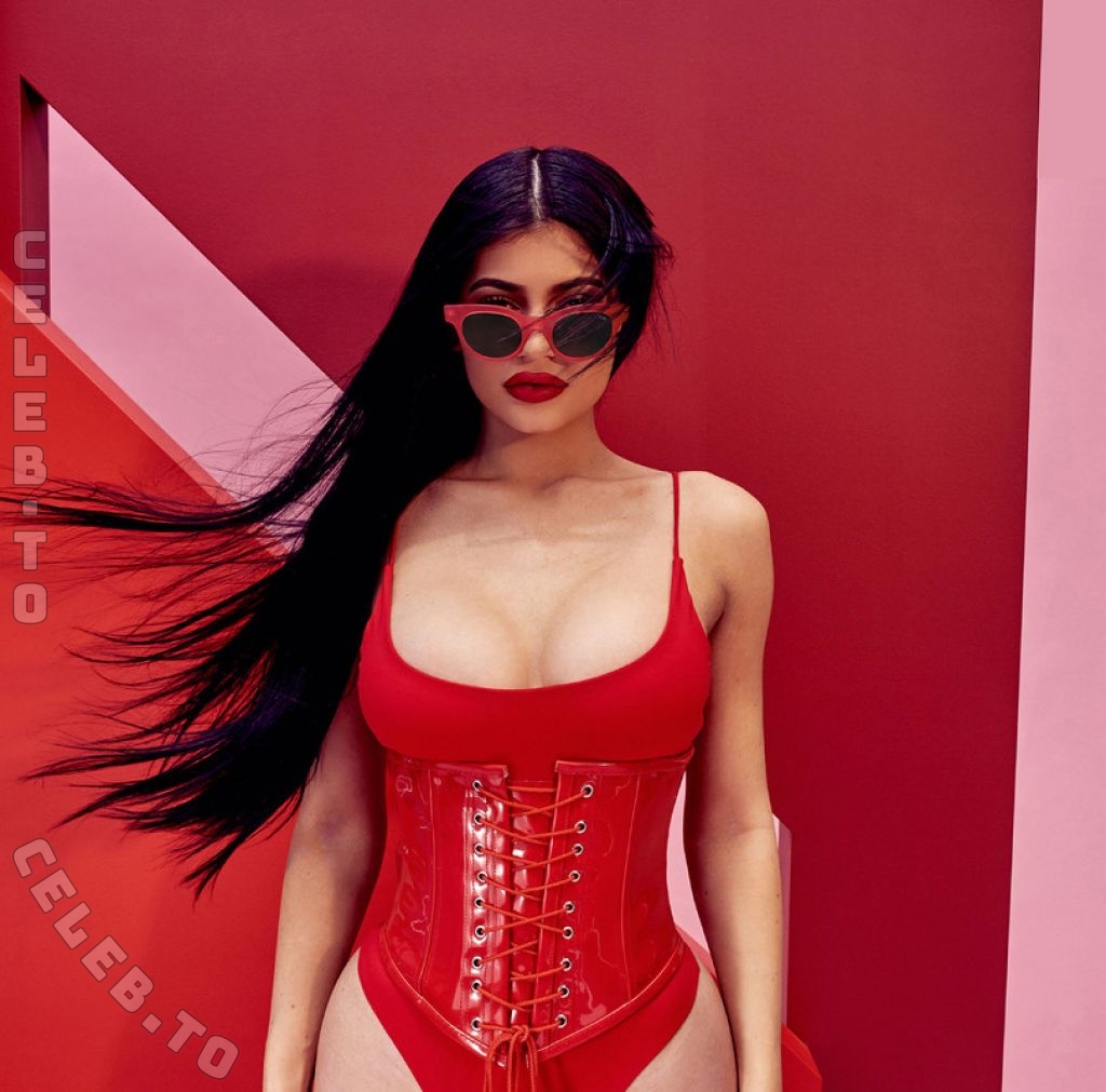 Kylie Jenner legs
