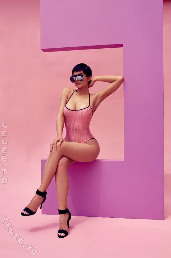 Kylie Jenner legs