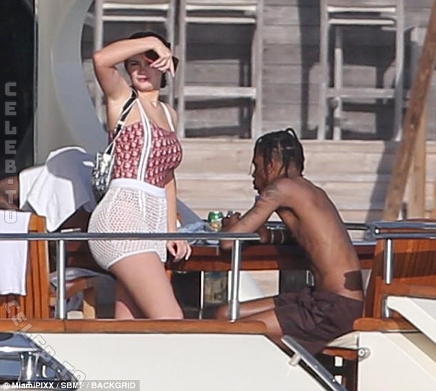 Kylie Jenner hands