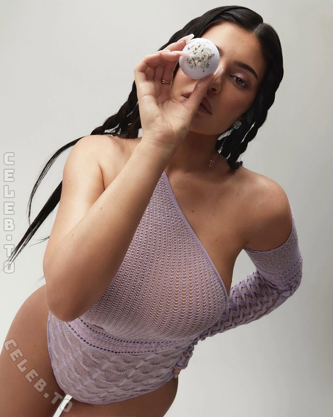 Kylie Jenner nude leaked photos